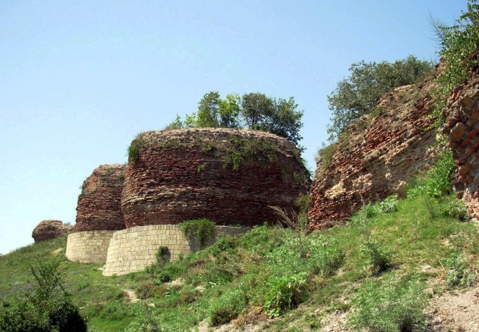 Руины стен древней Кабалаки